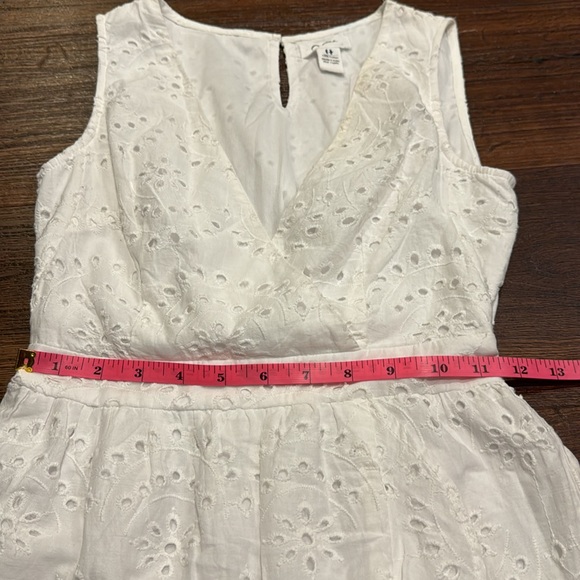Japna Pre Loved lined Eyelet V-Neck Midi White Dress. - Picture 5 of 8